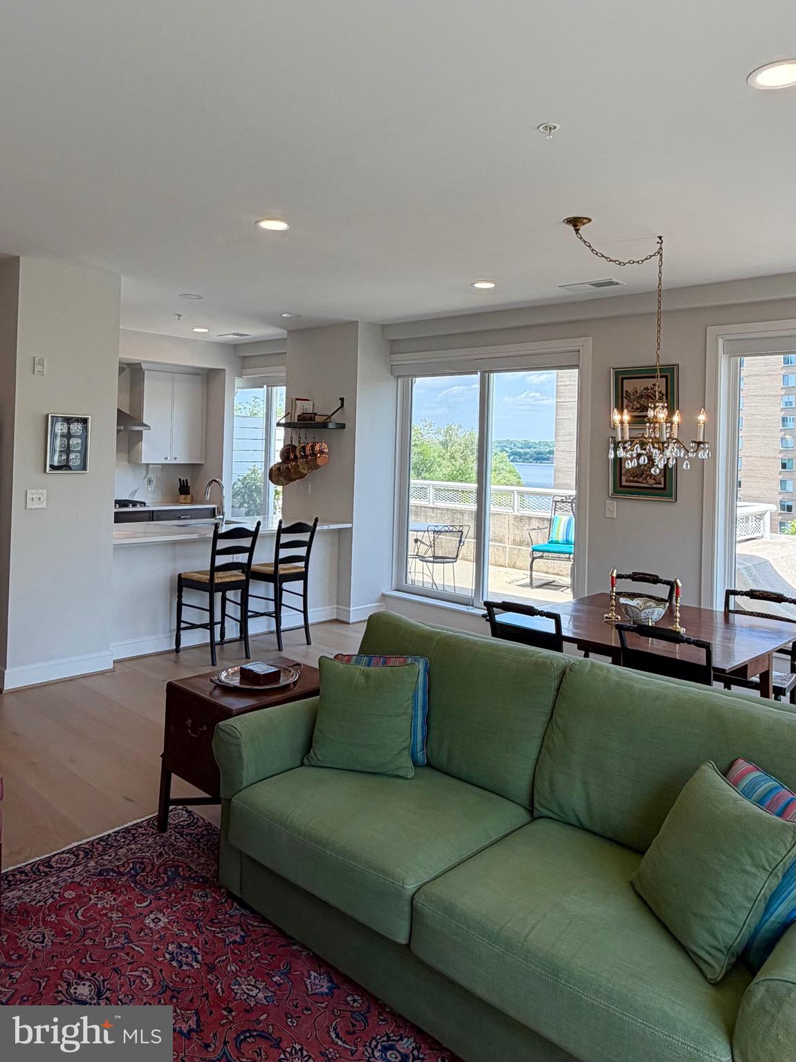 635 SLATERS LANE 301