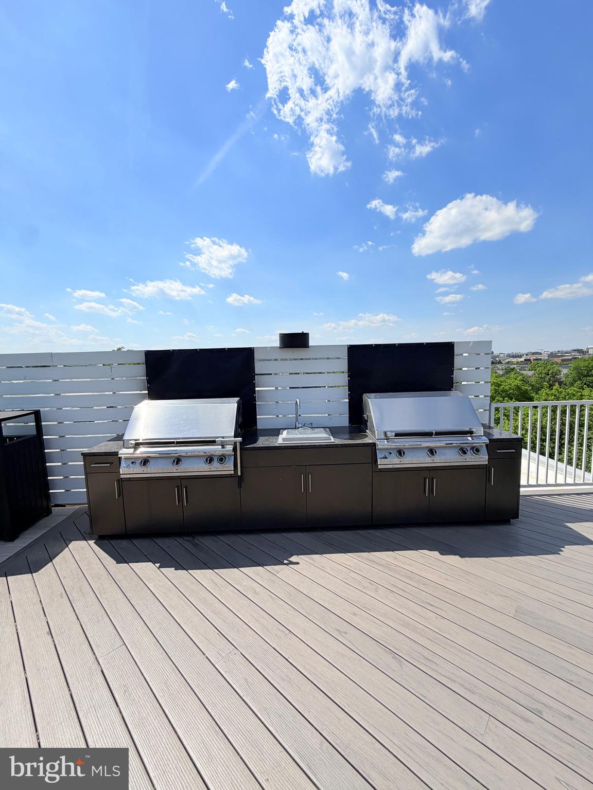 635 SLATERS LANE 301