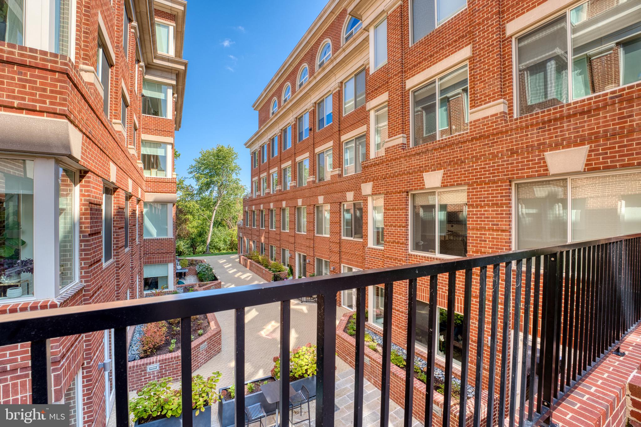 635 SLATERS LANE 306
