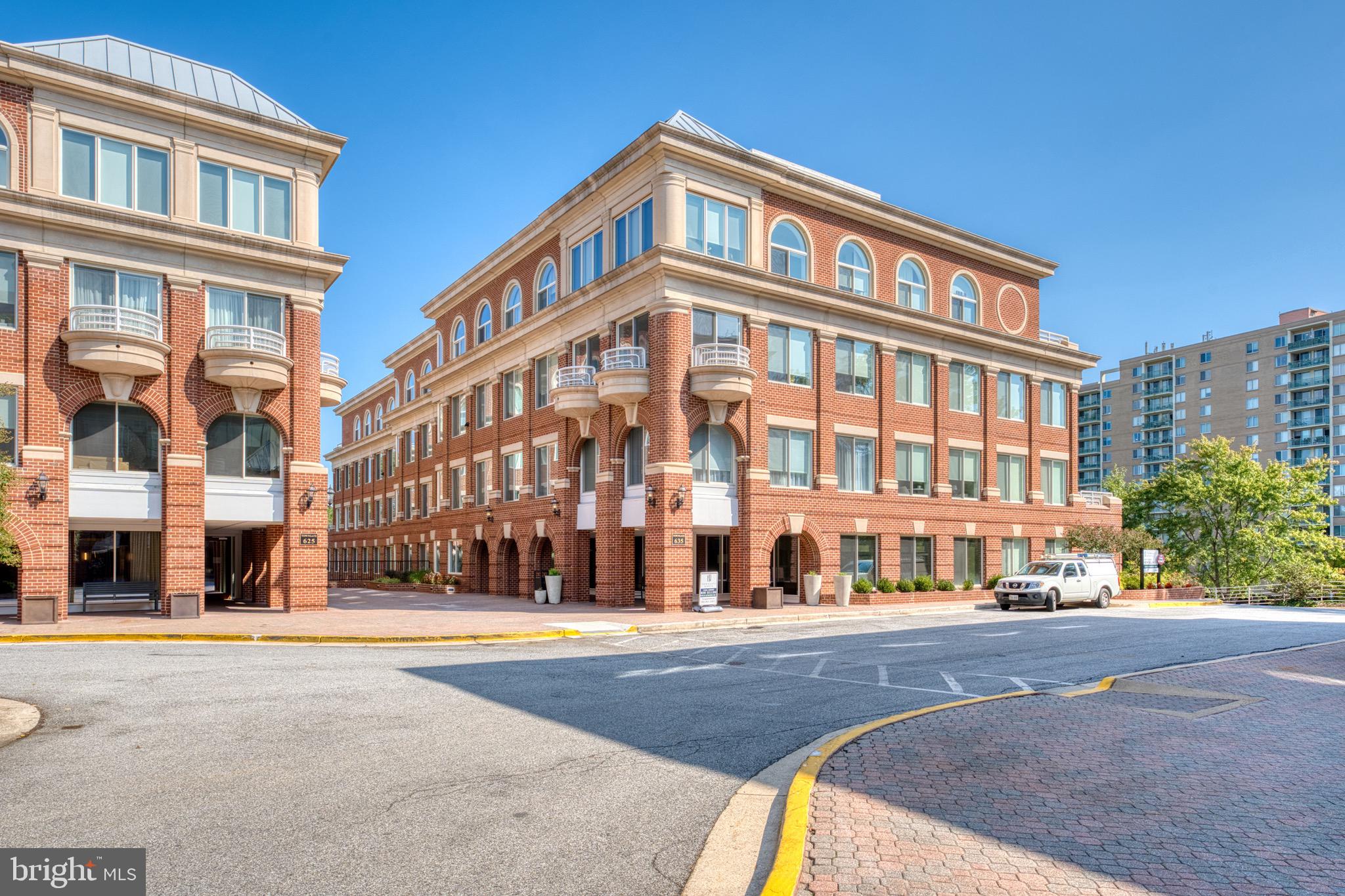 635 SLATERS LANE 306