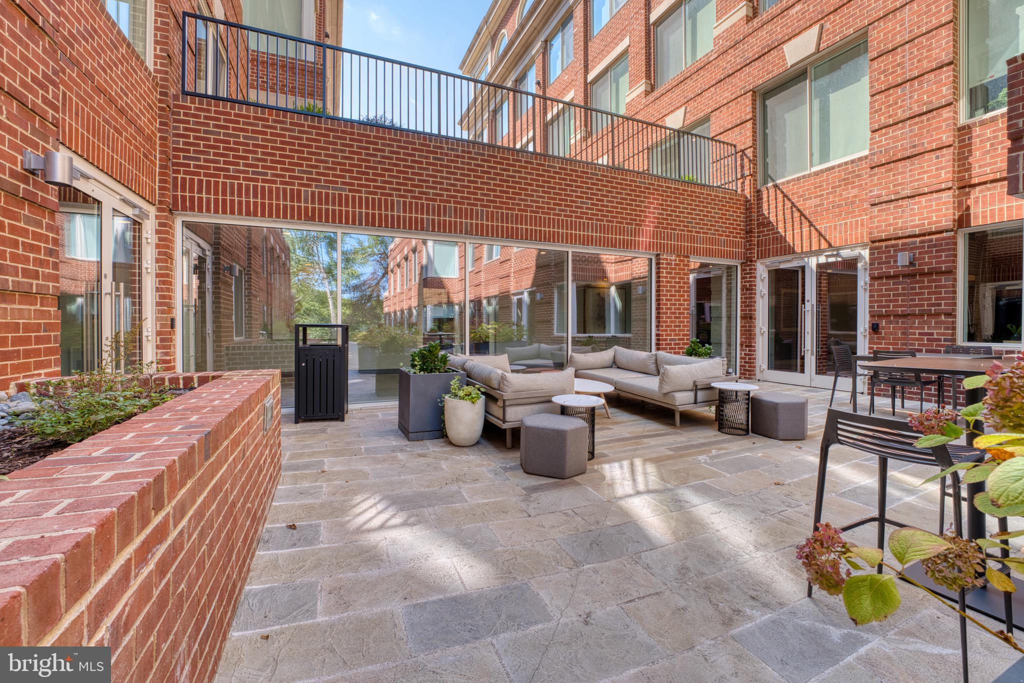 635 SLATERS LANE 306