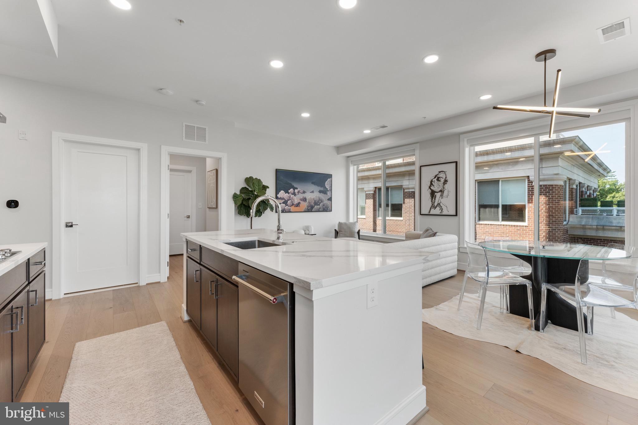 635 SLATERS LANE 306