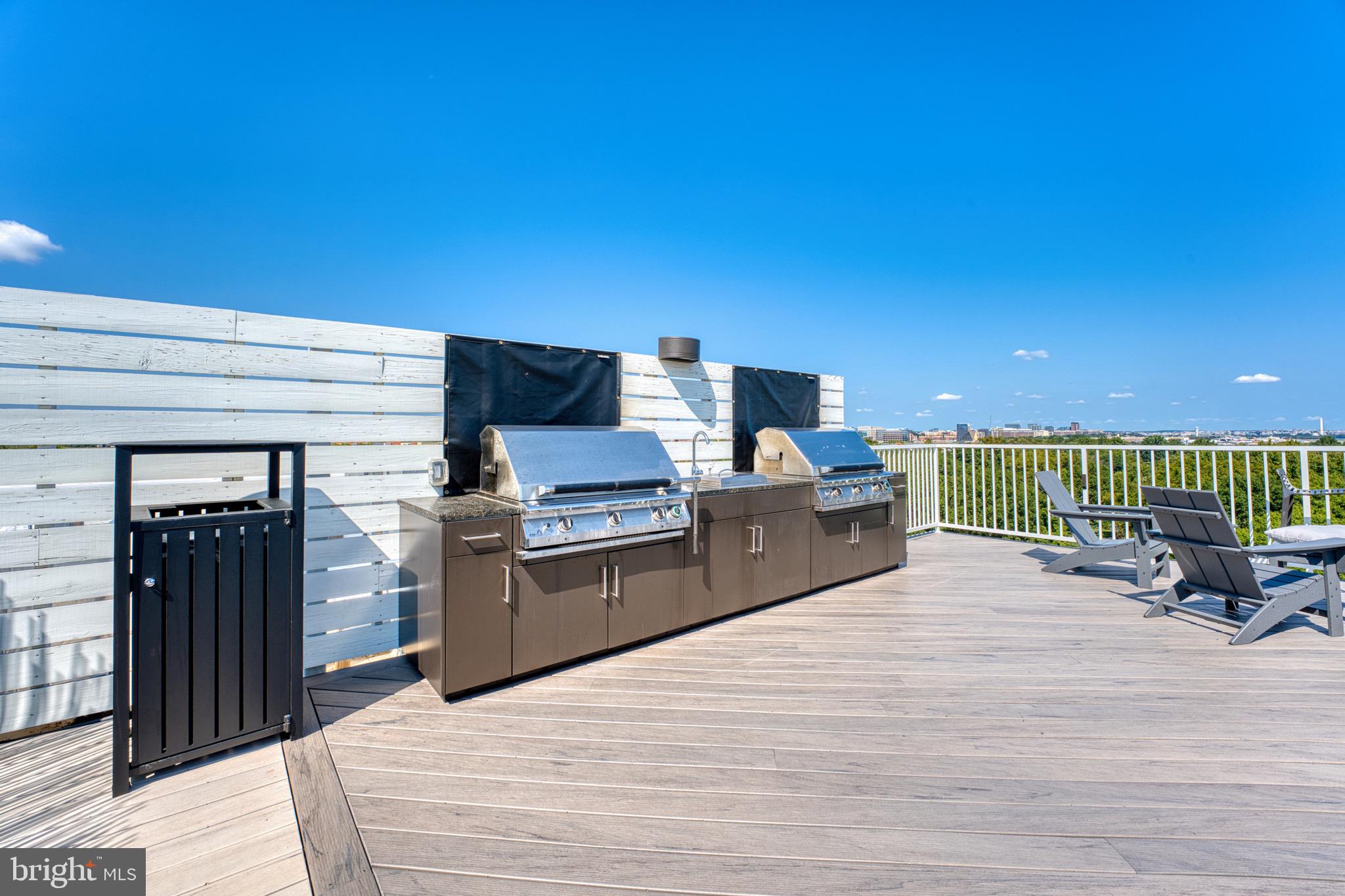 635 SLATERS LANE 306