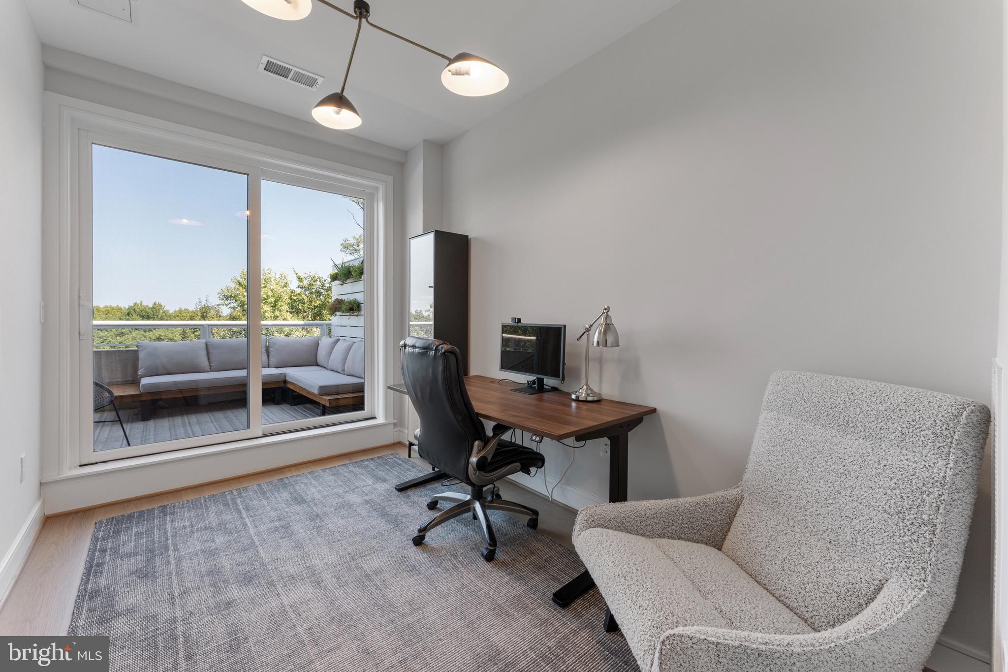 635 SLATERS LANE 306