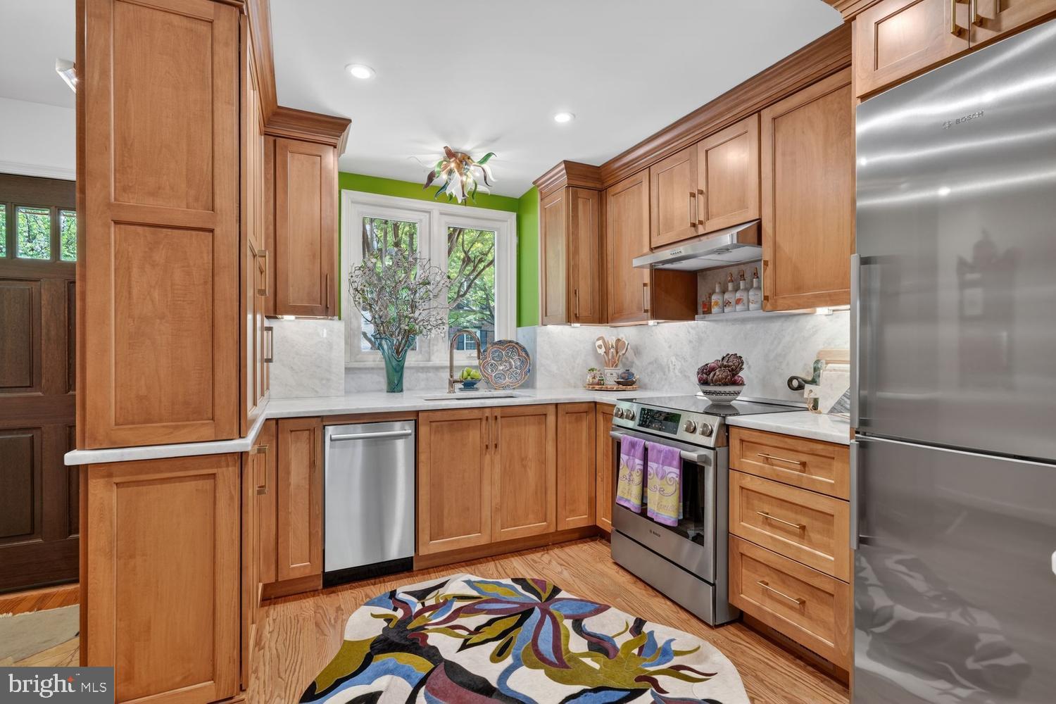 711 W ABINGDON COURT