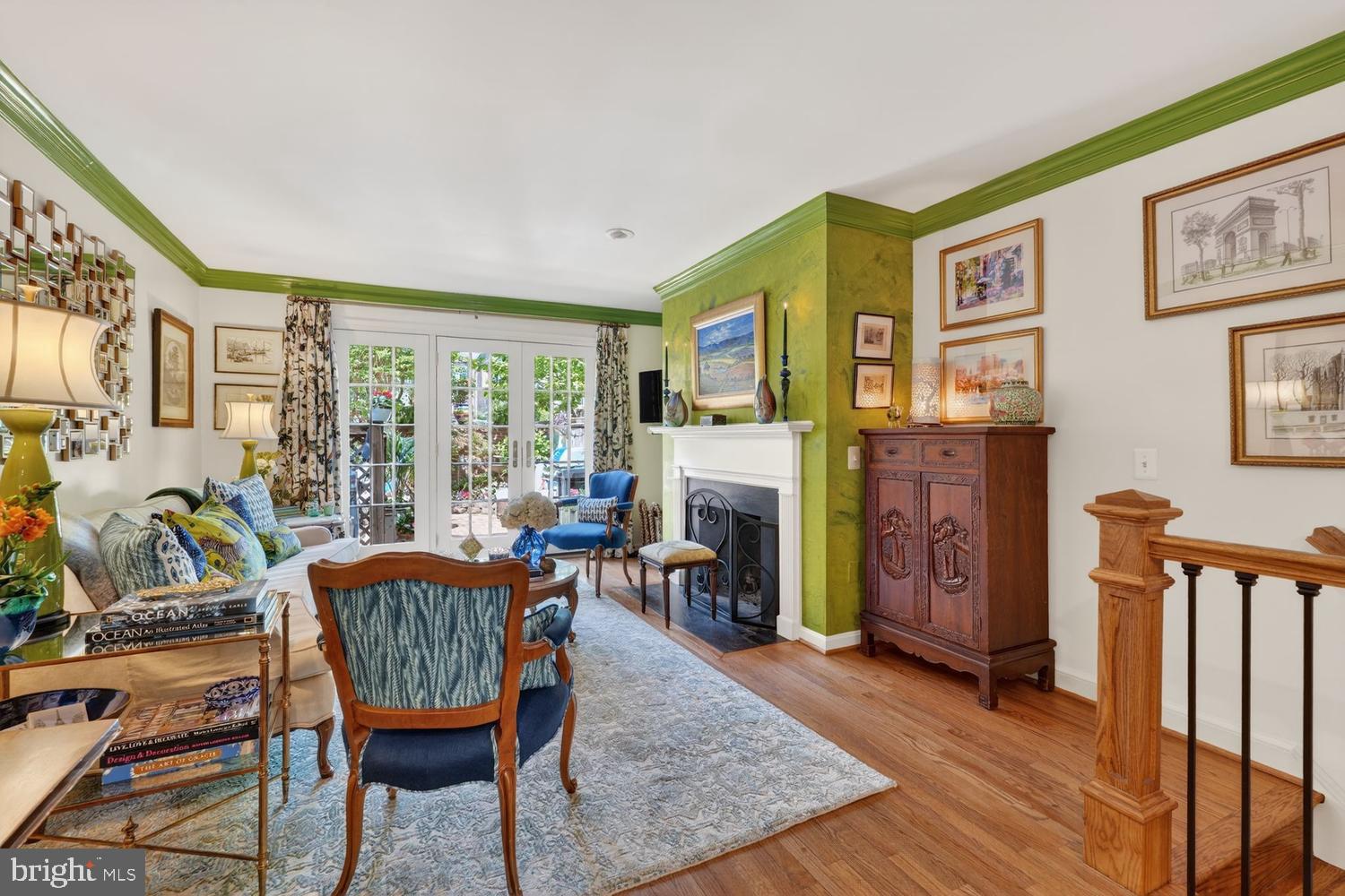 711 W ABINGDON COURT