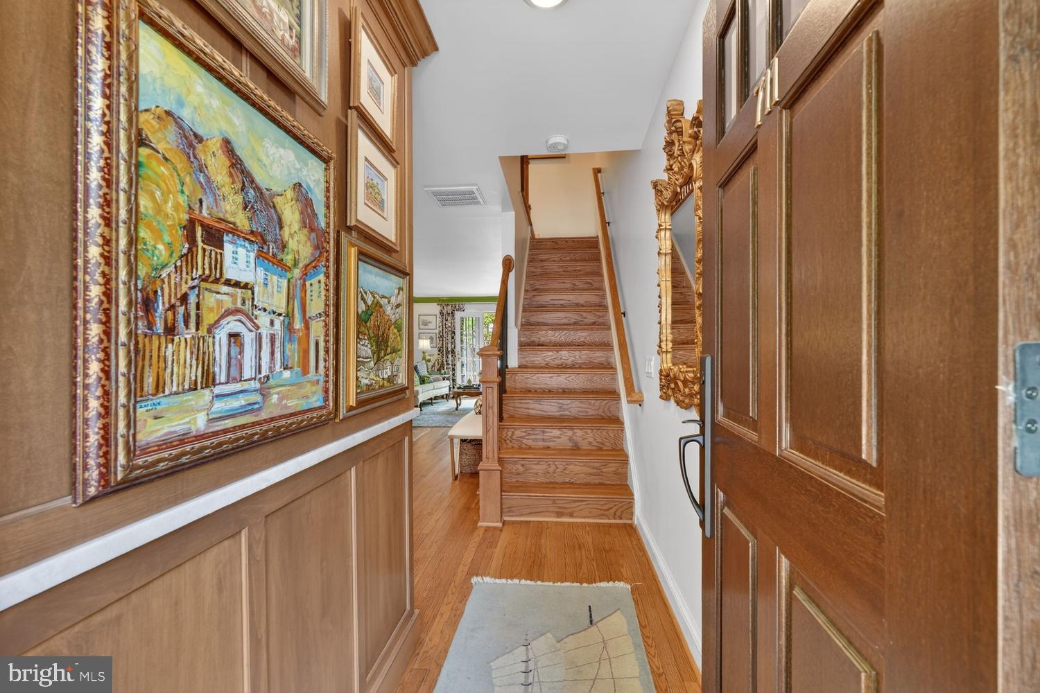 711 W ABINGDON COURT