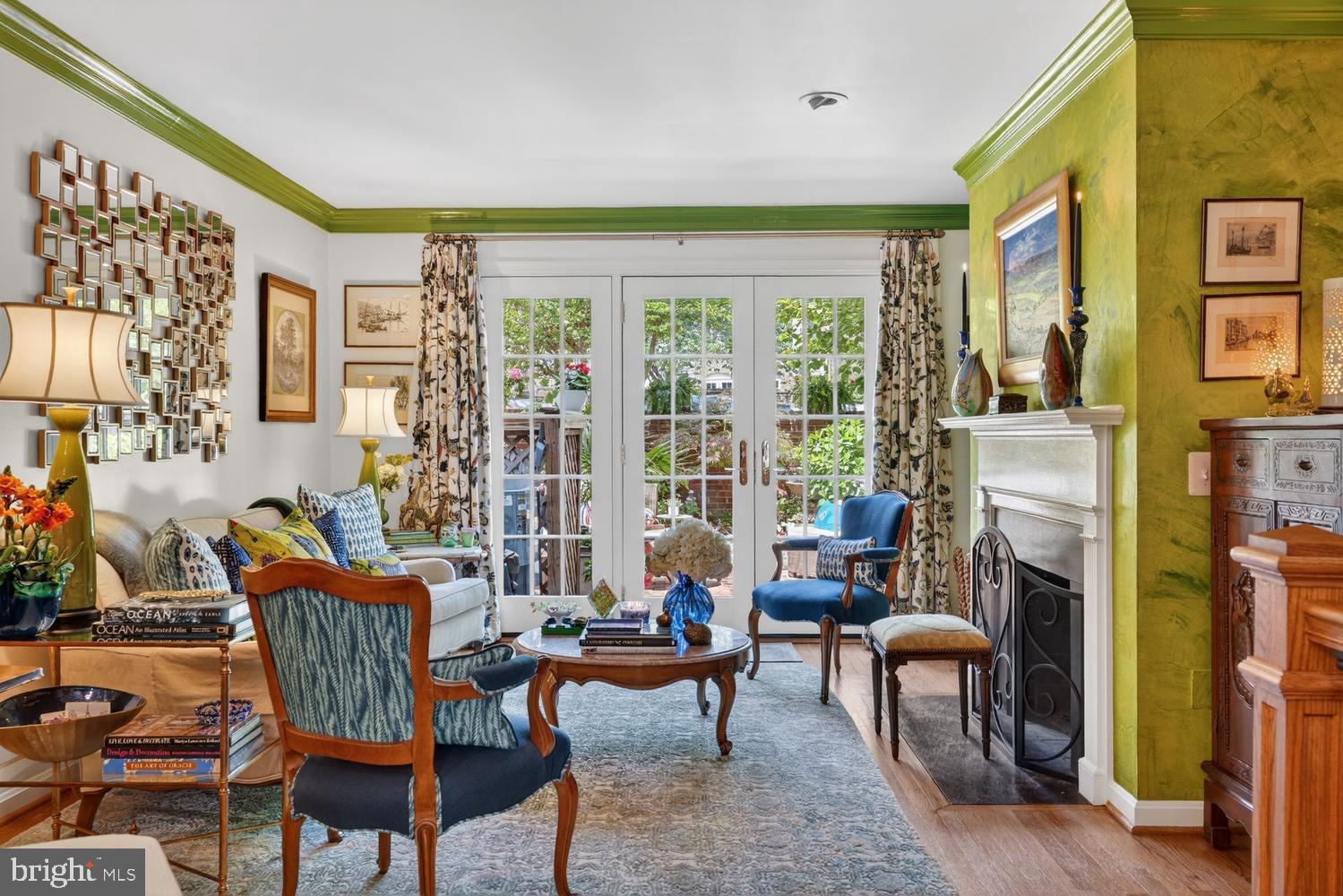 711 W ABINGDON COURT