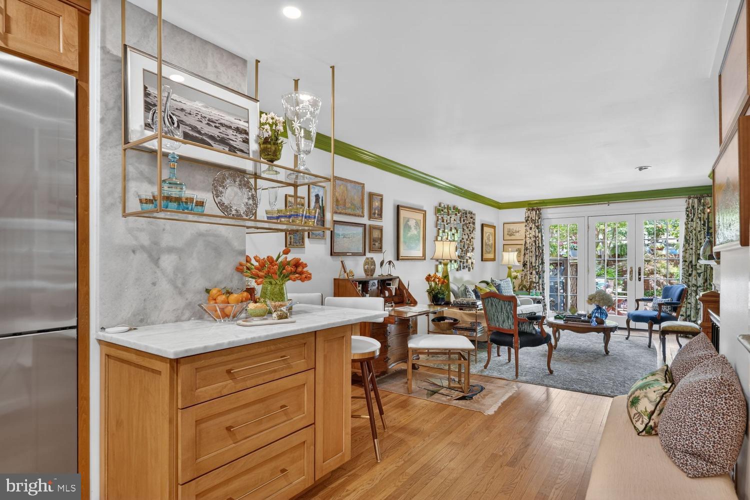 711 W ABINGDON COURT