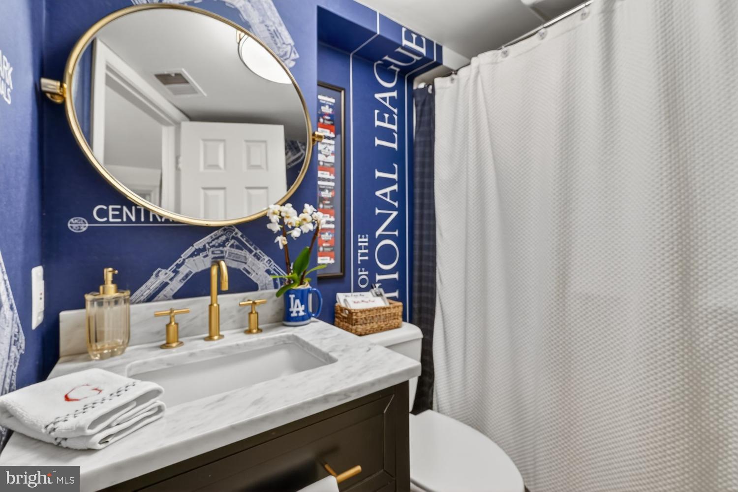 711 W ABINGDON COURT