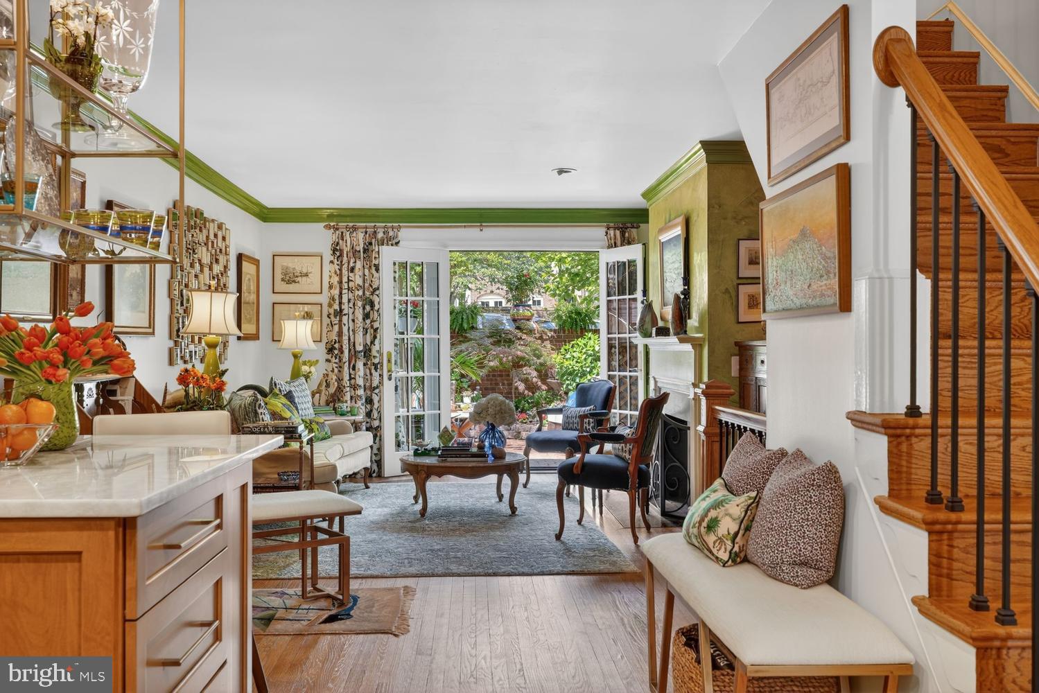 711 W ABINGDON COURT