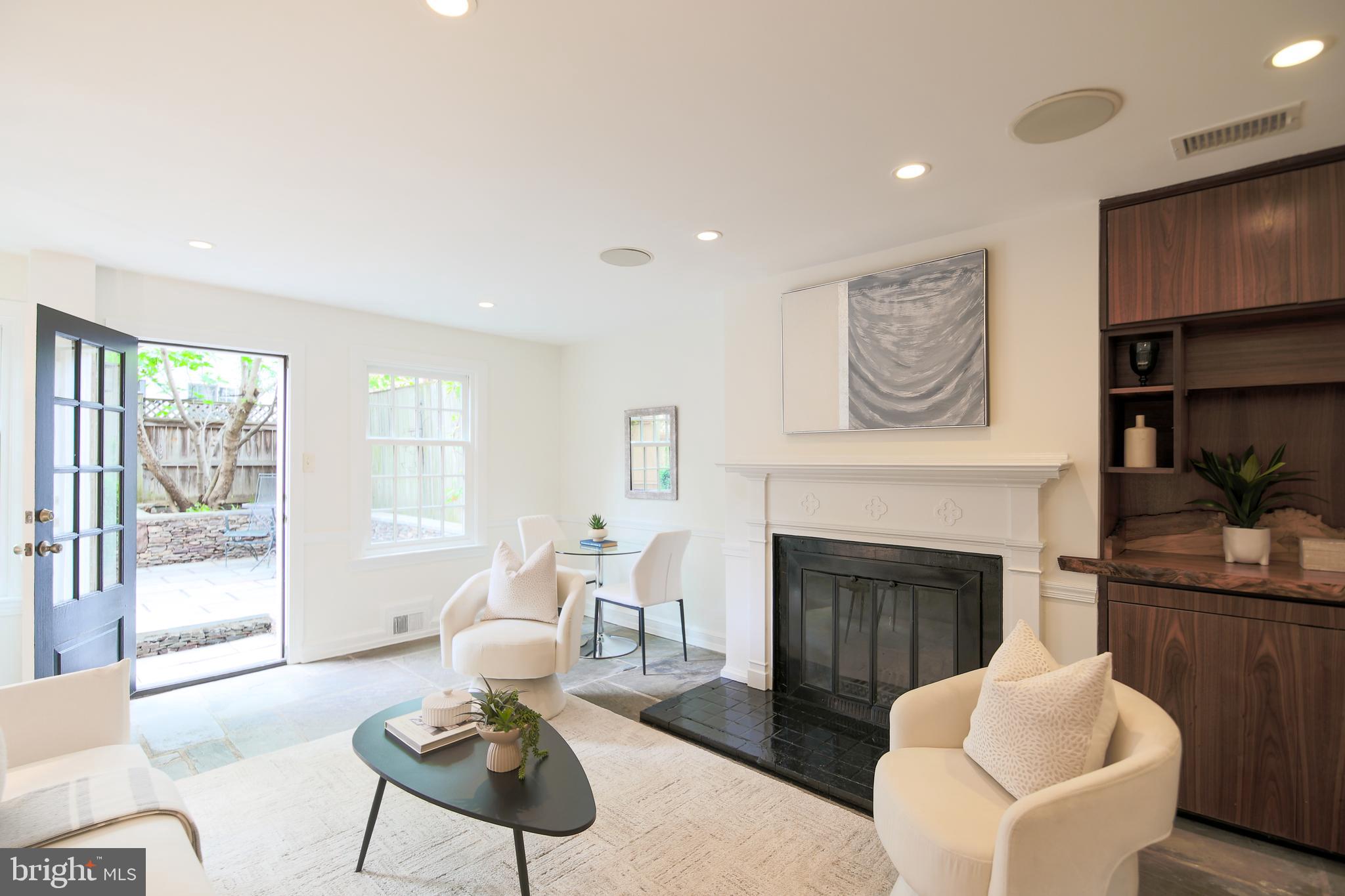 1107 POWHATAN STREET