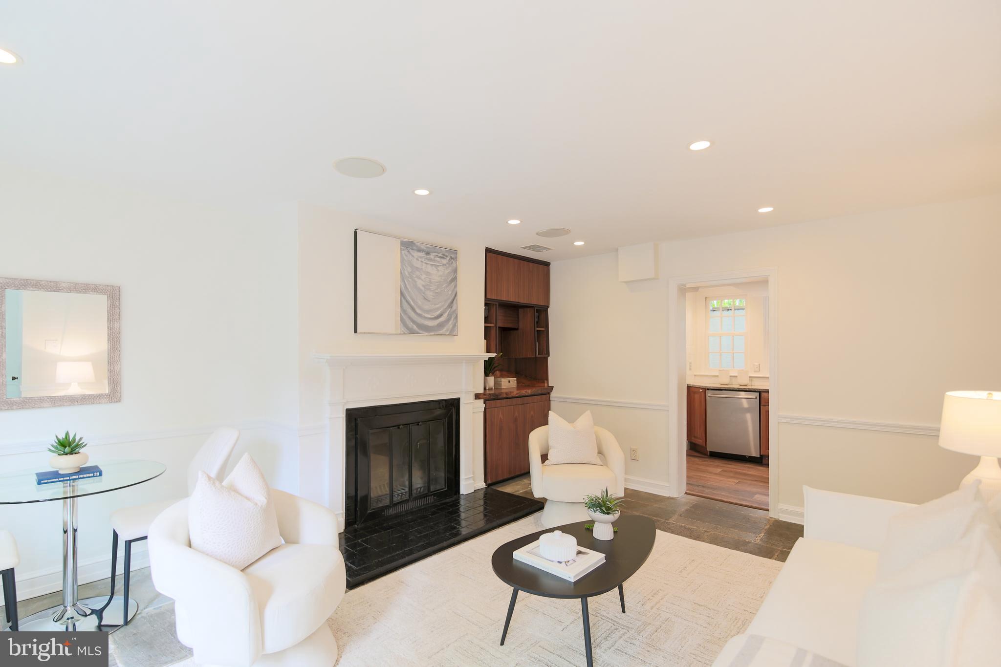 1107 POWHATAN STREET