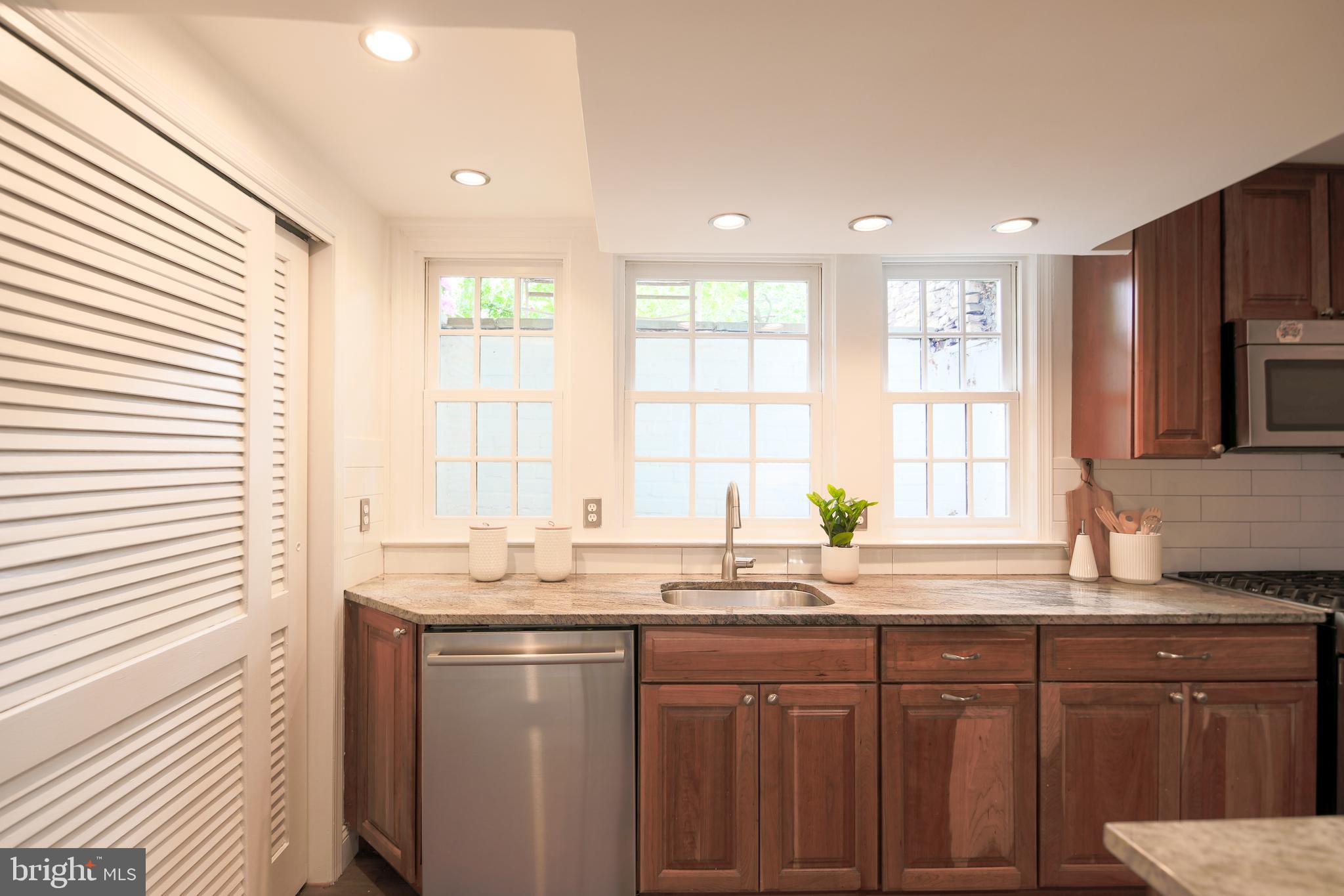 1107 POWHATAN STREET