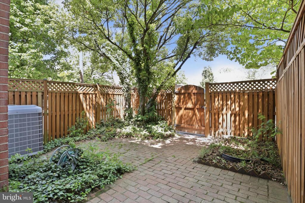 2701 FRANKLIN COURT