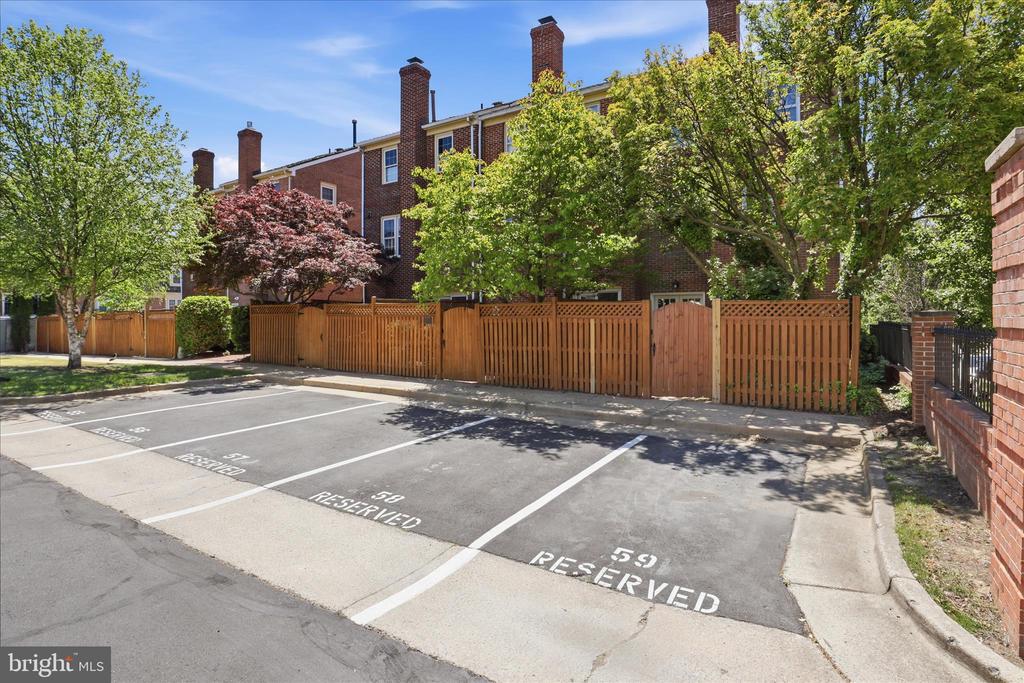2701 FRANKLIN COURT