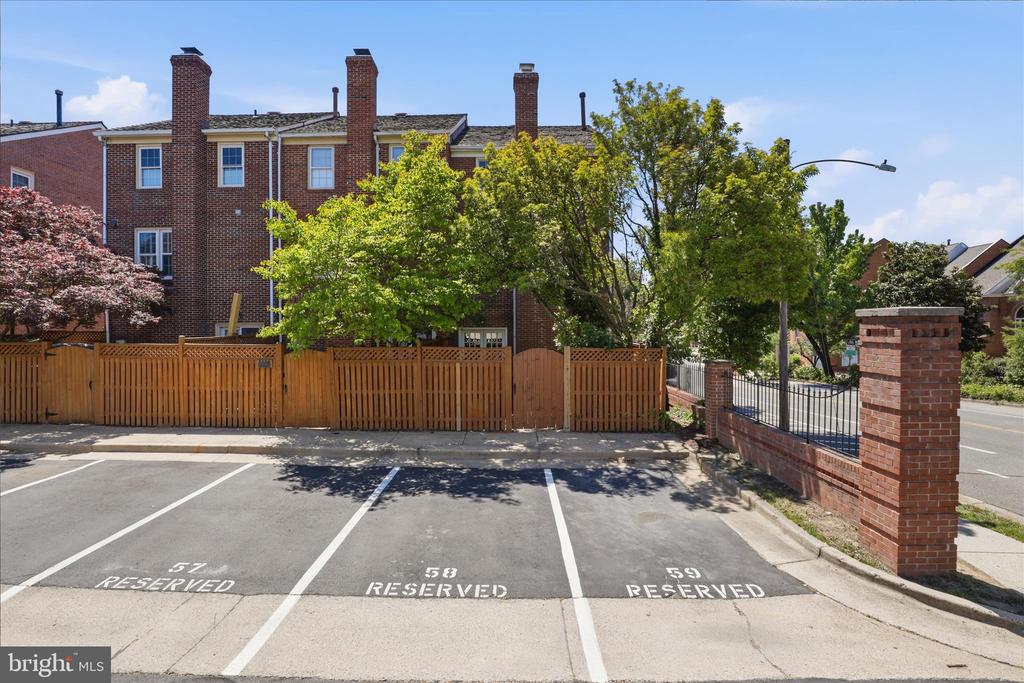 2701 FRANKLIN COURT
