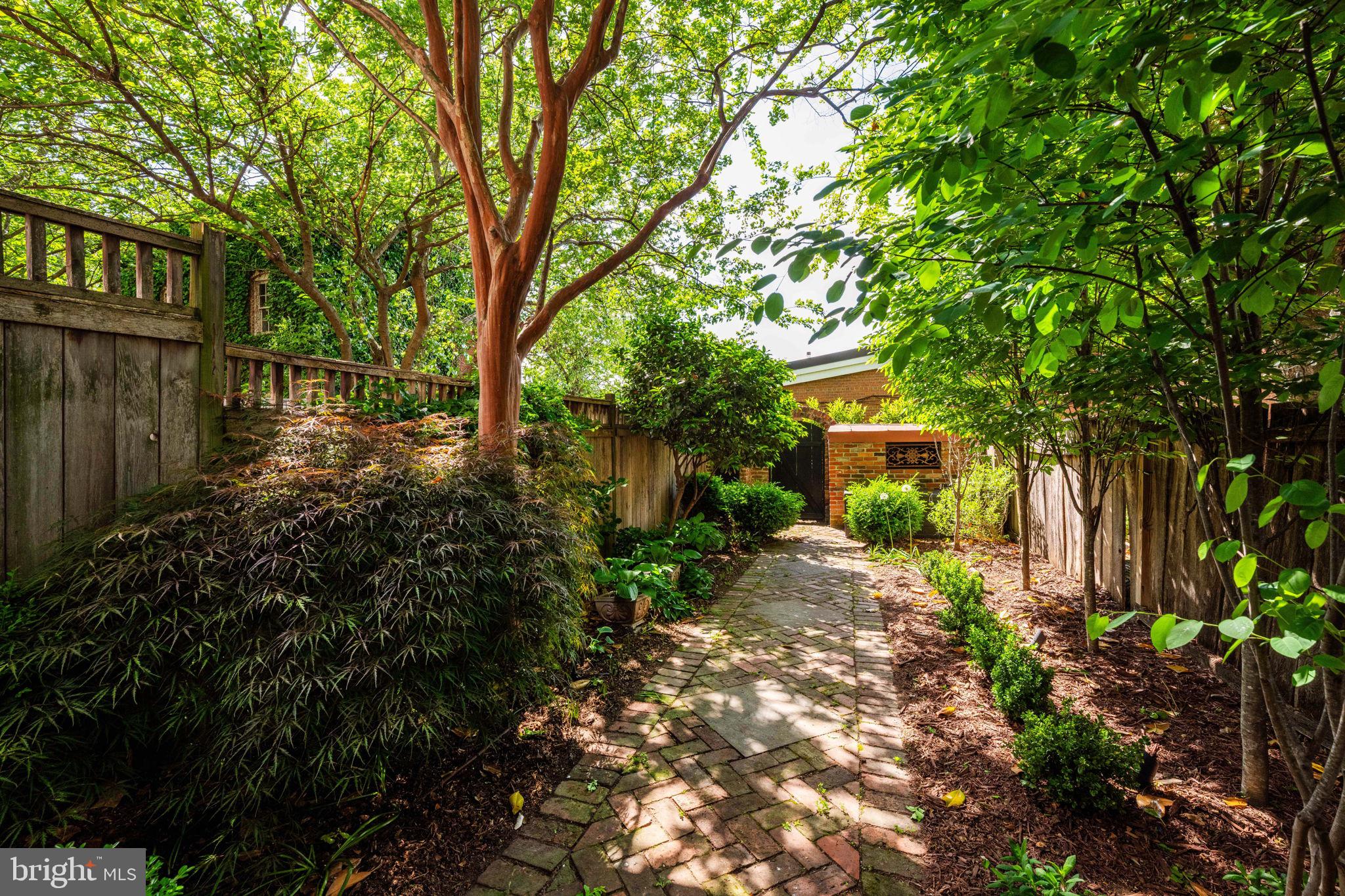 515 S FAIRFAX STREET