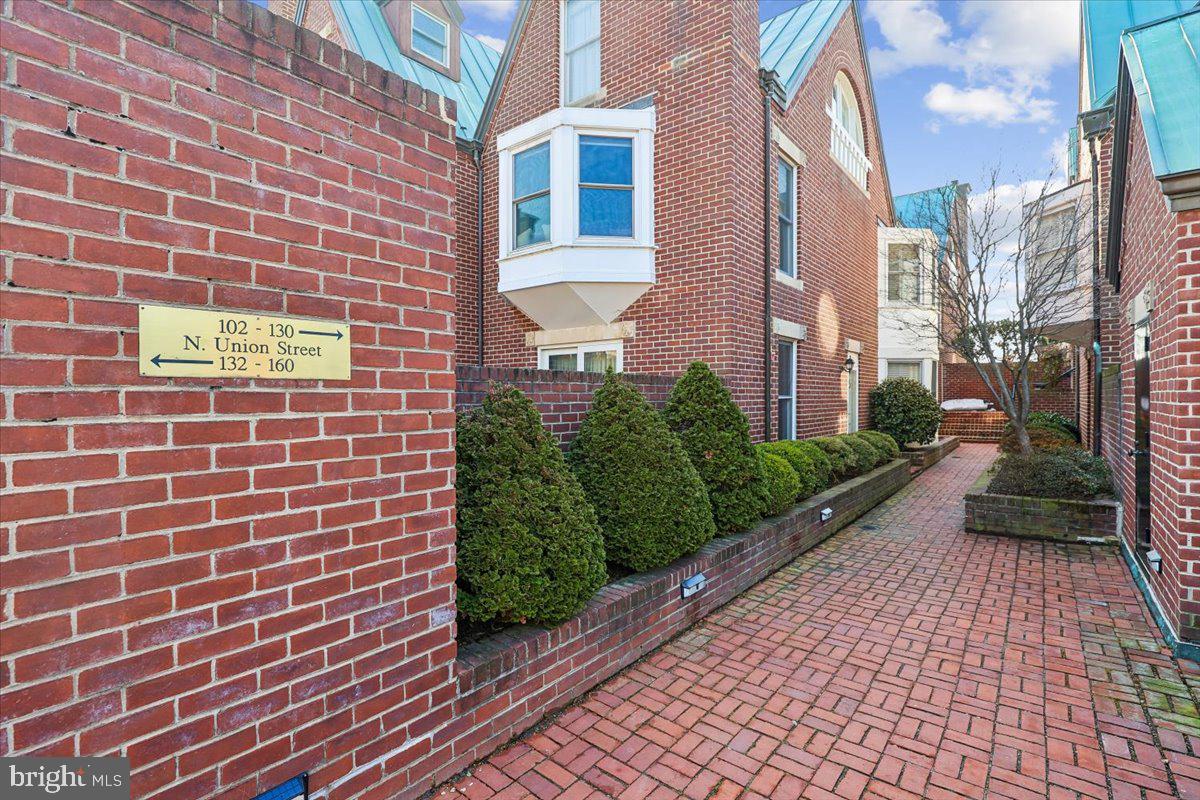 106 N UNION STREET