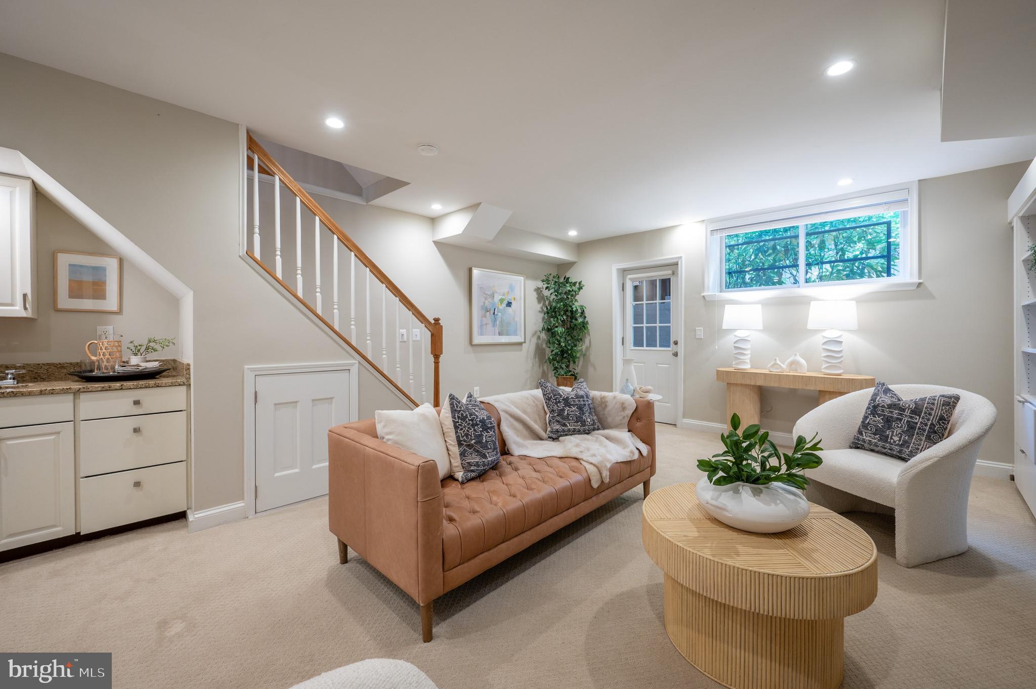 808 S FAIRFAX STREET