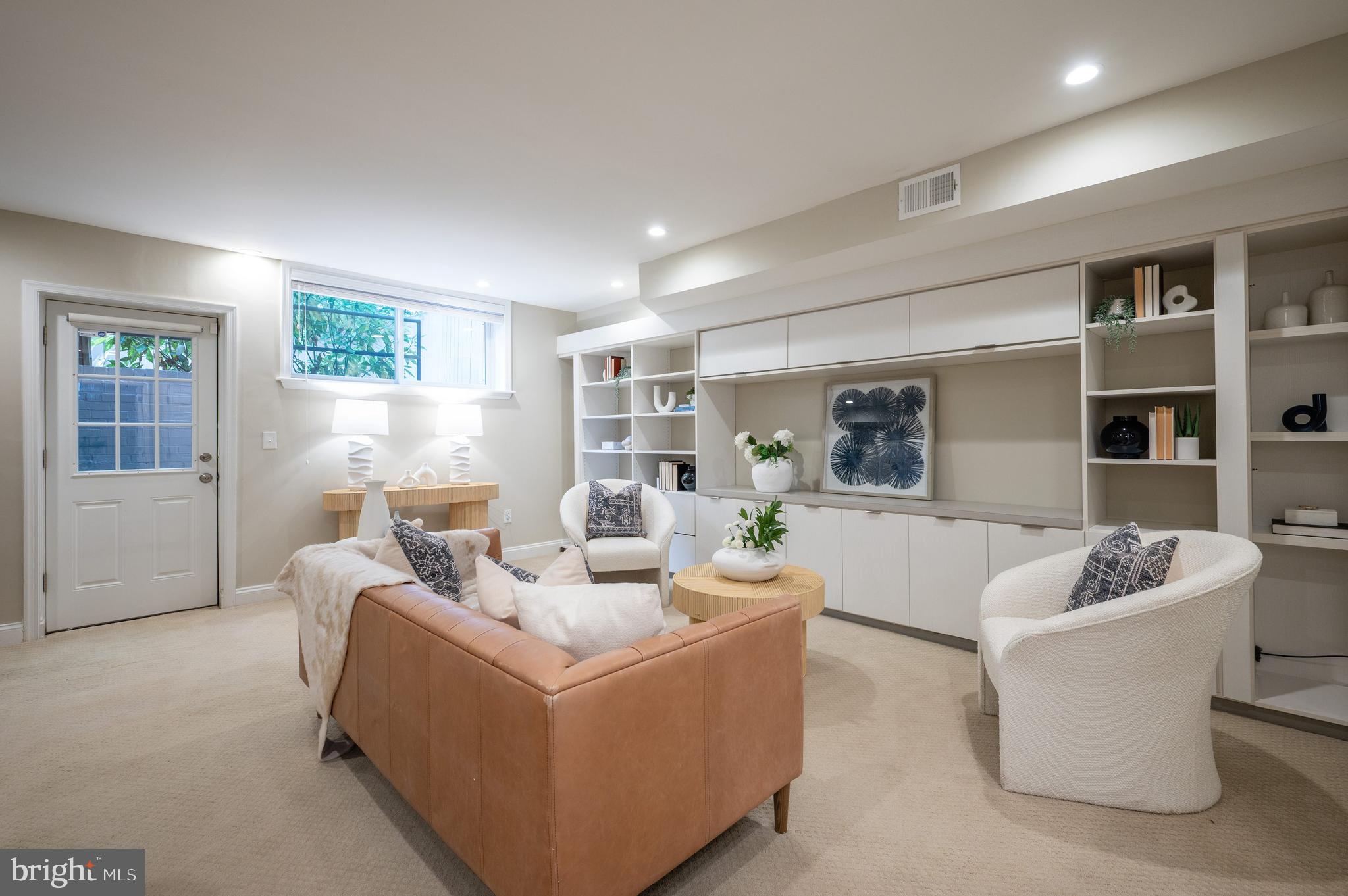 808 S FAIRFAX STREET