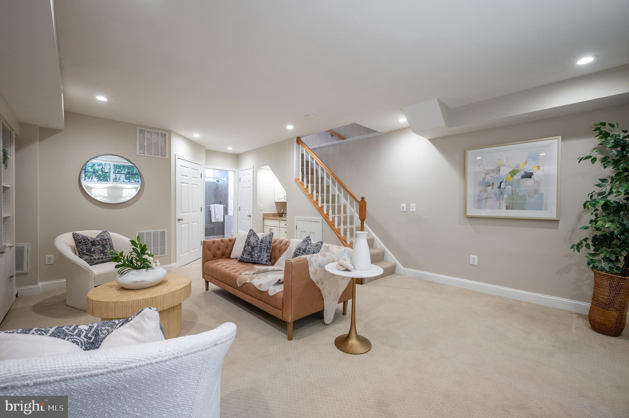 808 S FAIRFAX STREET