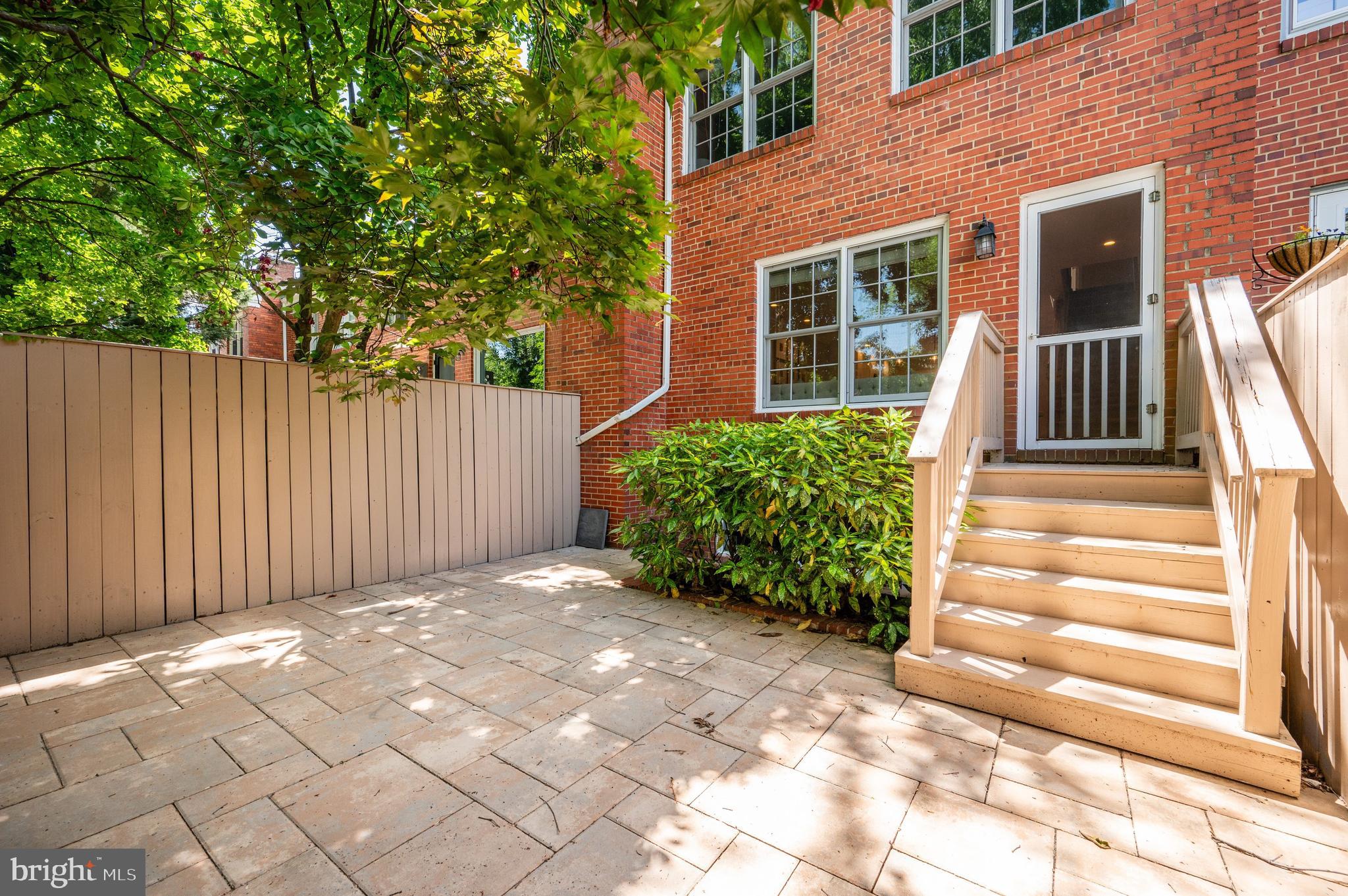 808 S FAIRFAX STREET