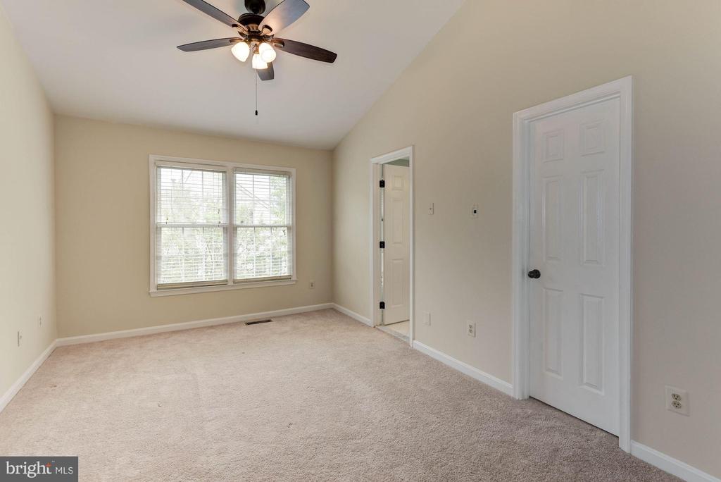 1264 QUAKER HILL DRIVE