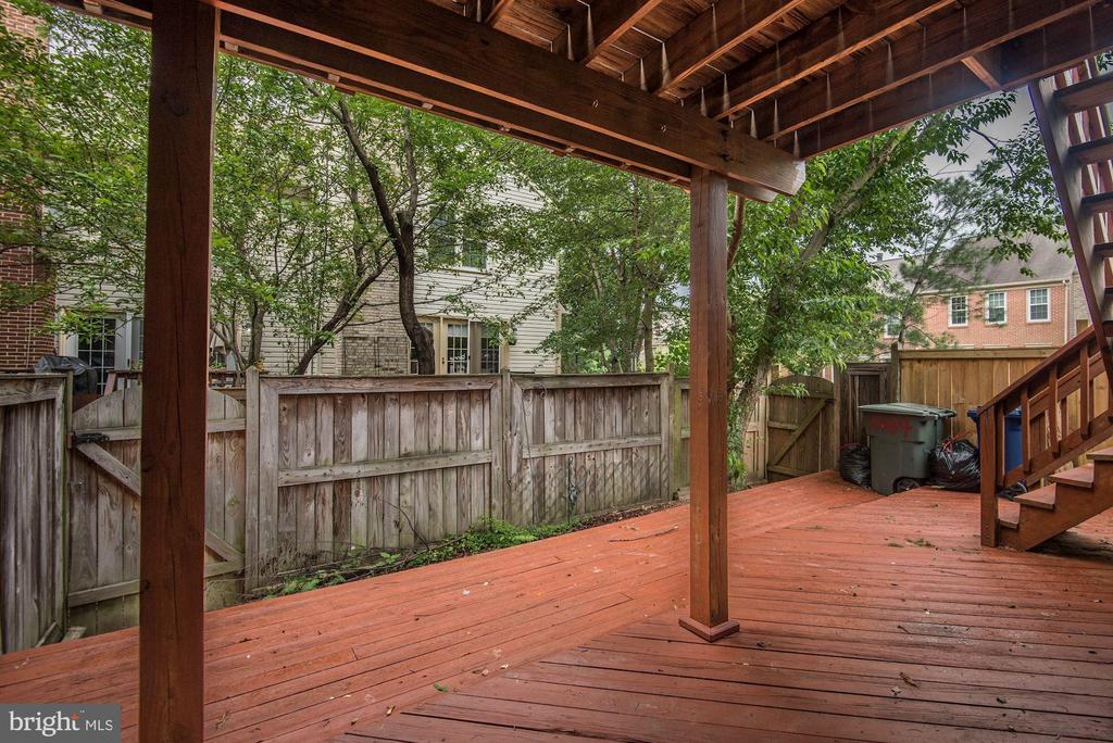 1264 QUAKER HILL DRIVE