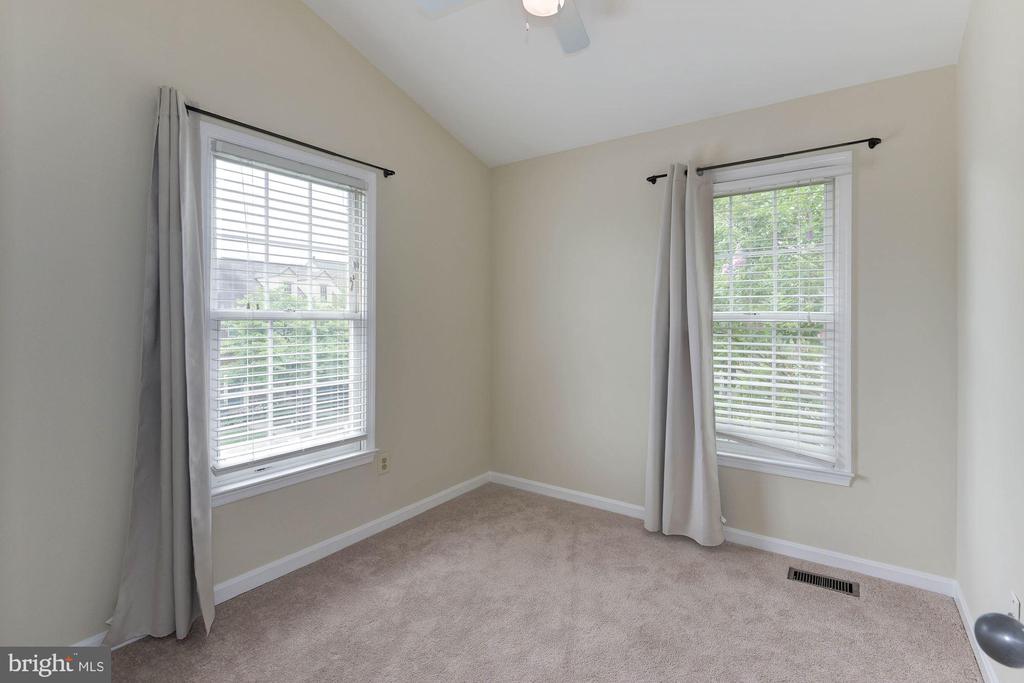 1264 QUAKER HILL DRIVE