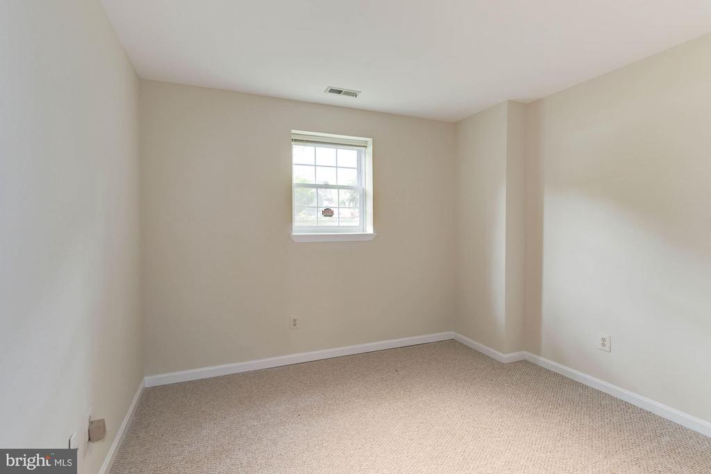 1264 QUAKER HILL DRIVE