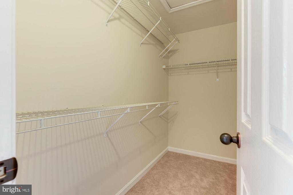 1264 QUAKER HILL DRIVE