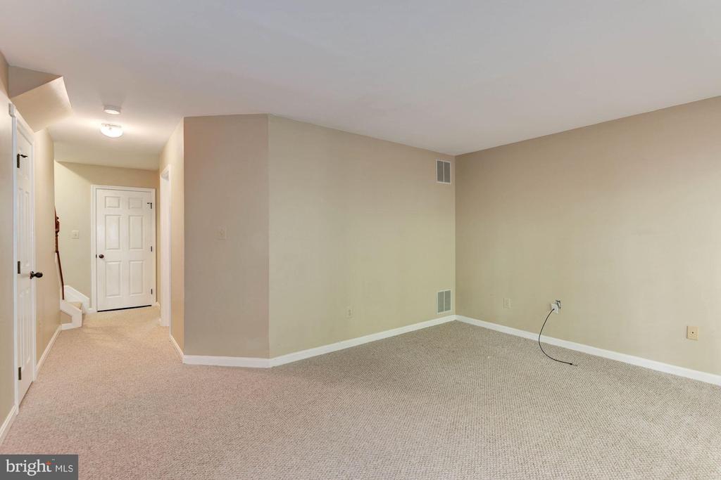 1264 QUAKER HILL DRIVE