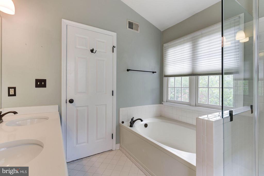 1264 QUAKER HILL DRIVE