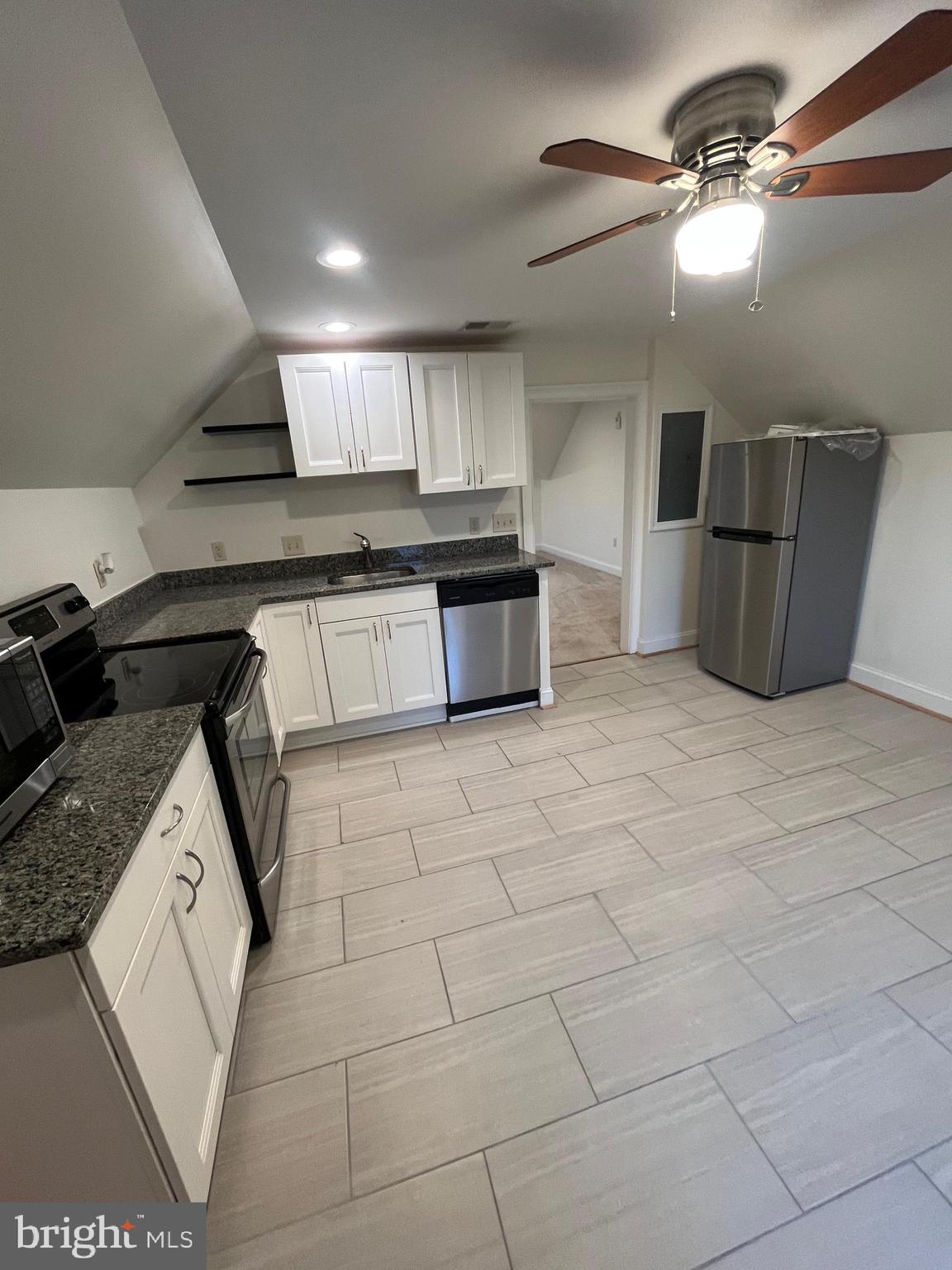 112 E HOWELL AVENUE 3