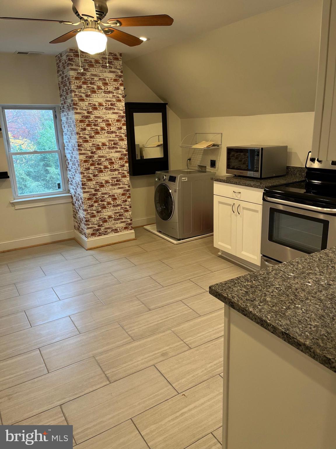 112 E HOWELL AVENUE 3