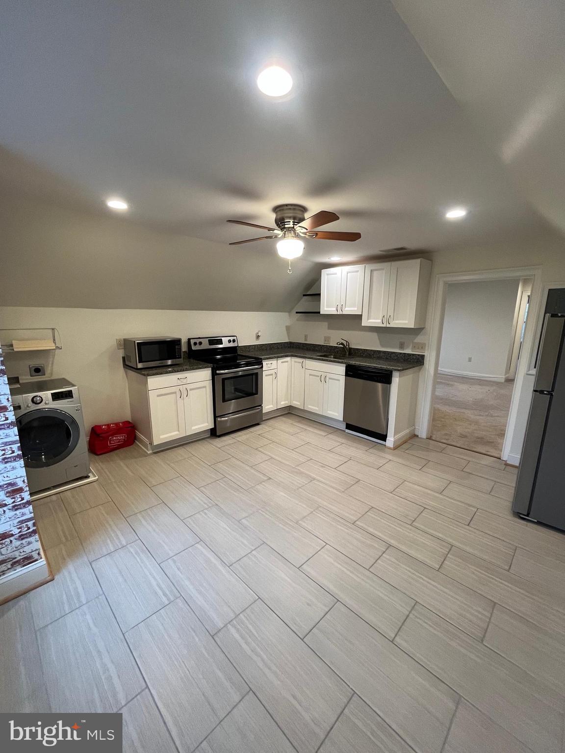 112 E HOWELL AVENUE 3