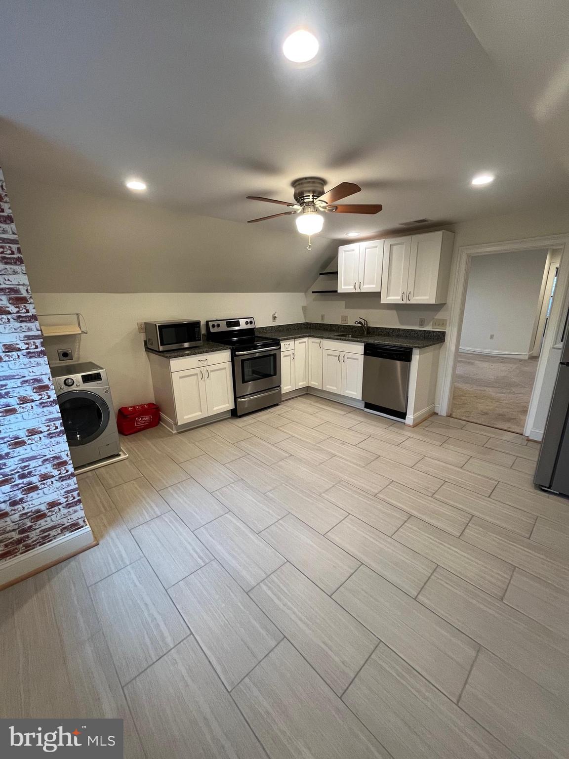 112 E HOWELL AVENUE 3