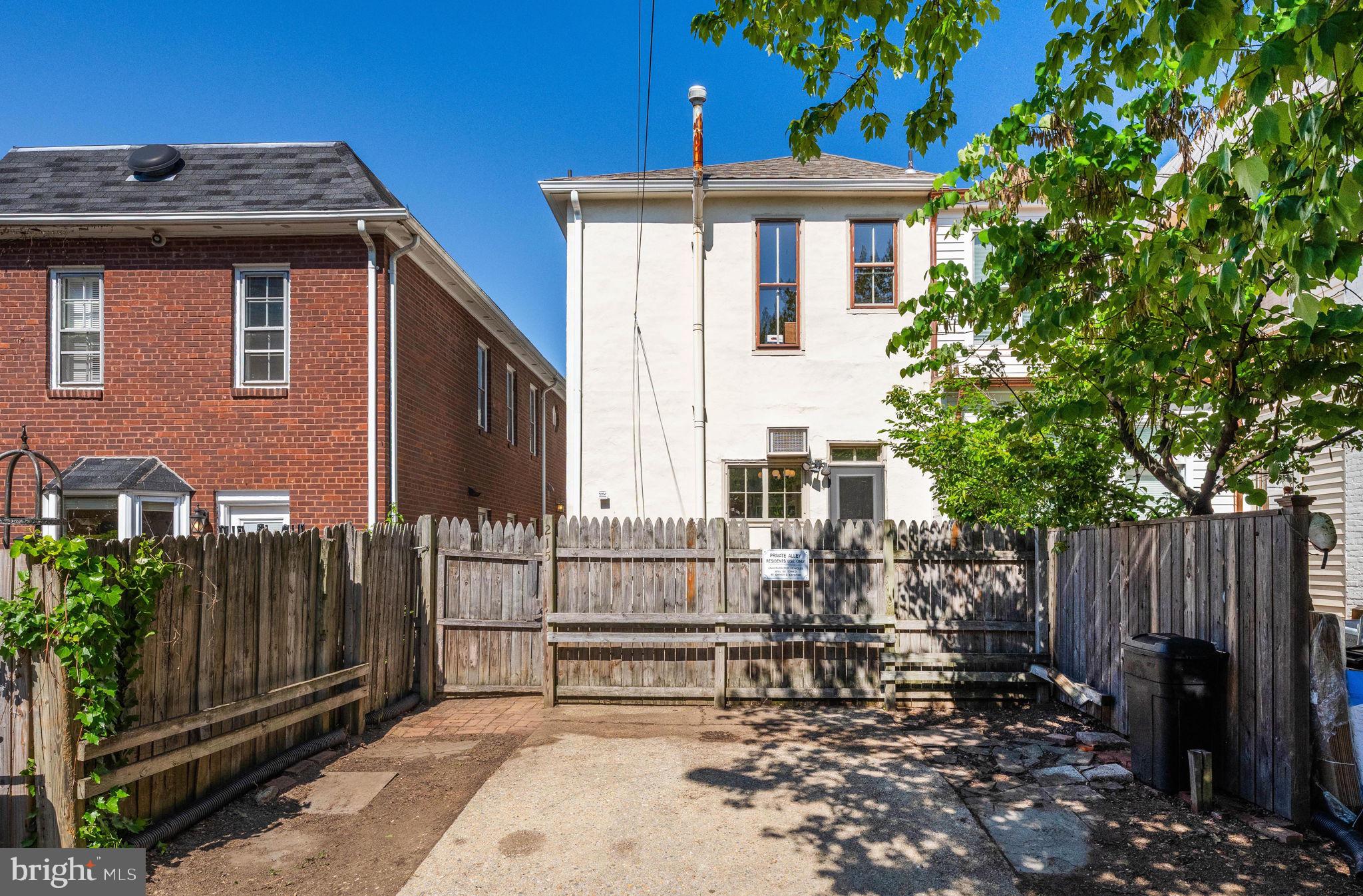 215 N COLUMBUS STREET