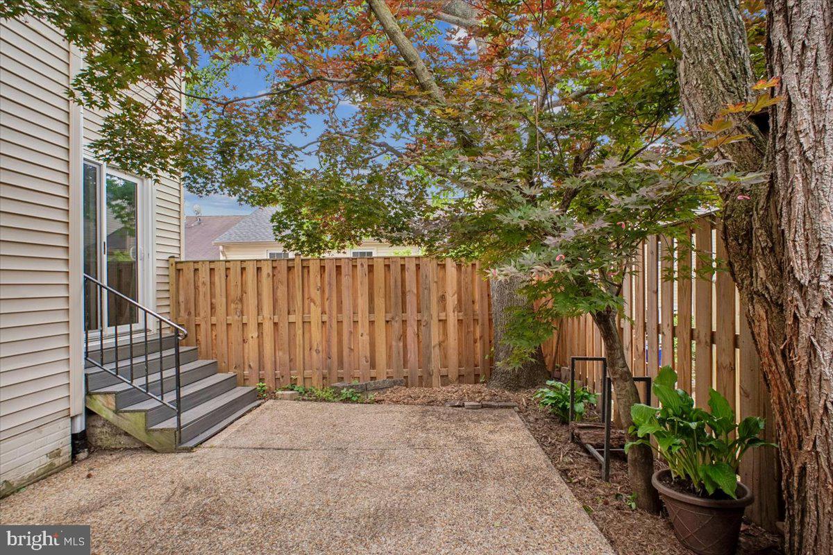 27 S FLOYD STREET