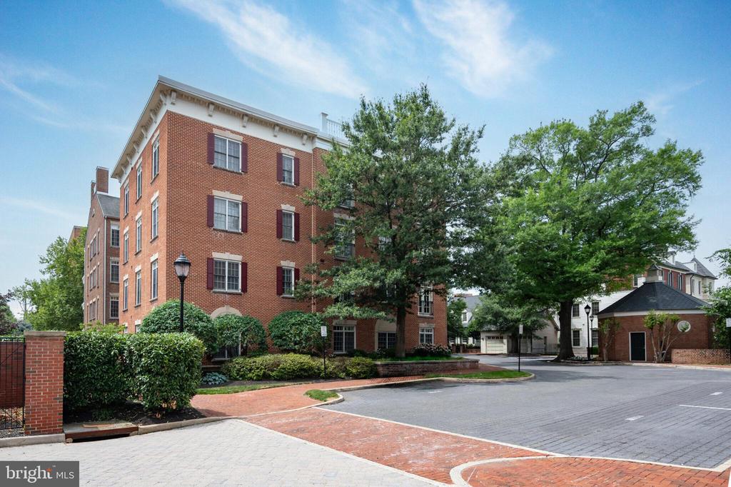 635 FIRST STREET 405