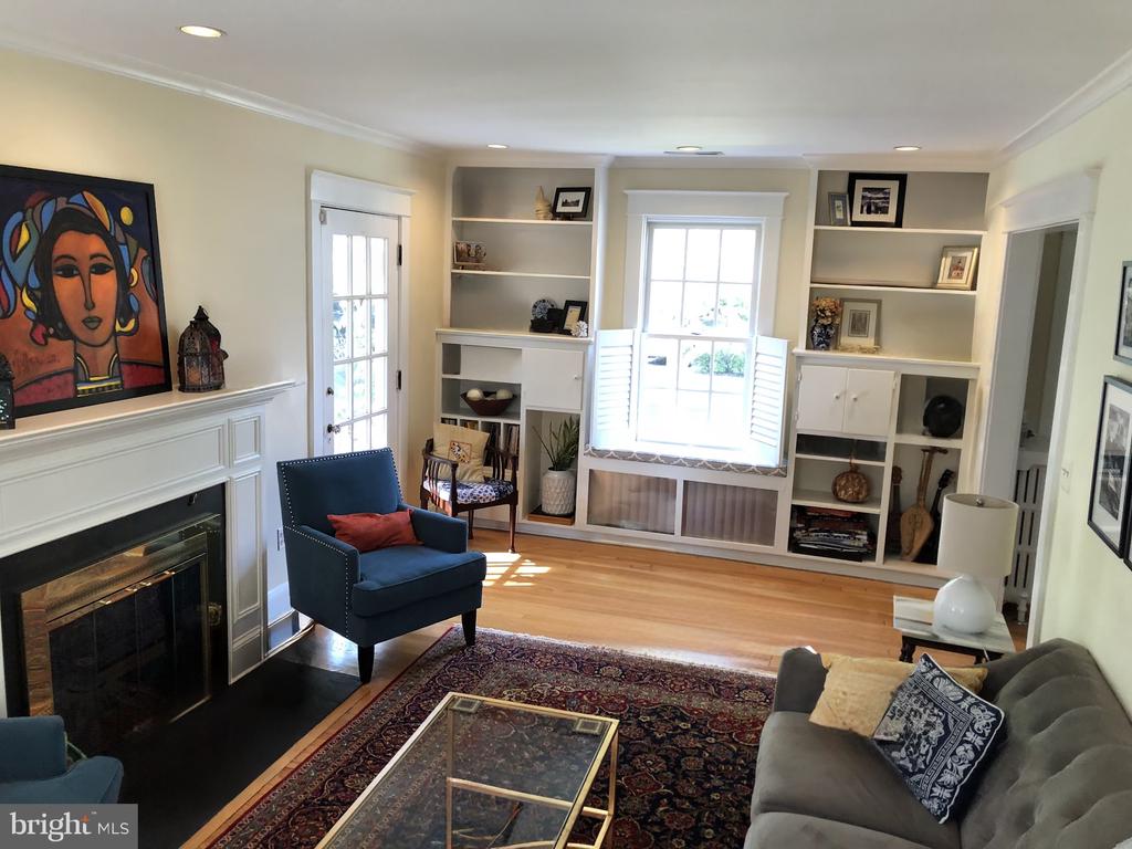 10 W MAPLE STREET W
