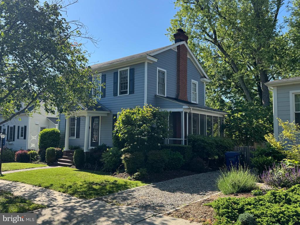 10 W MAPLE STREET W