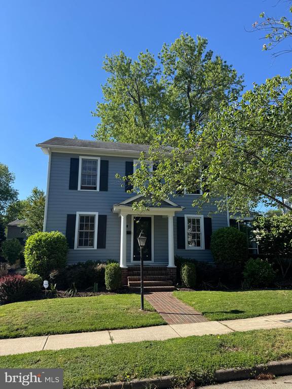 10 W MAPLE STREET W
