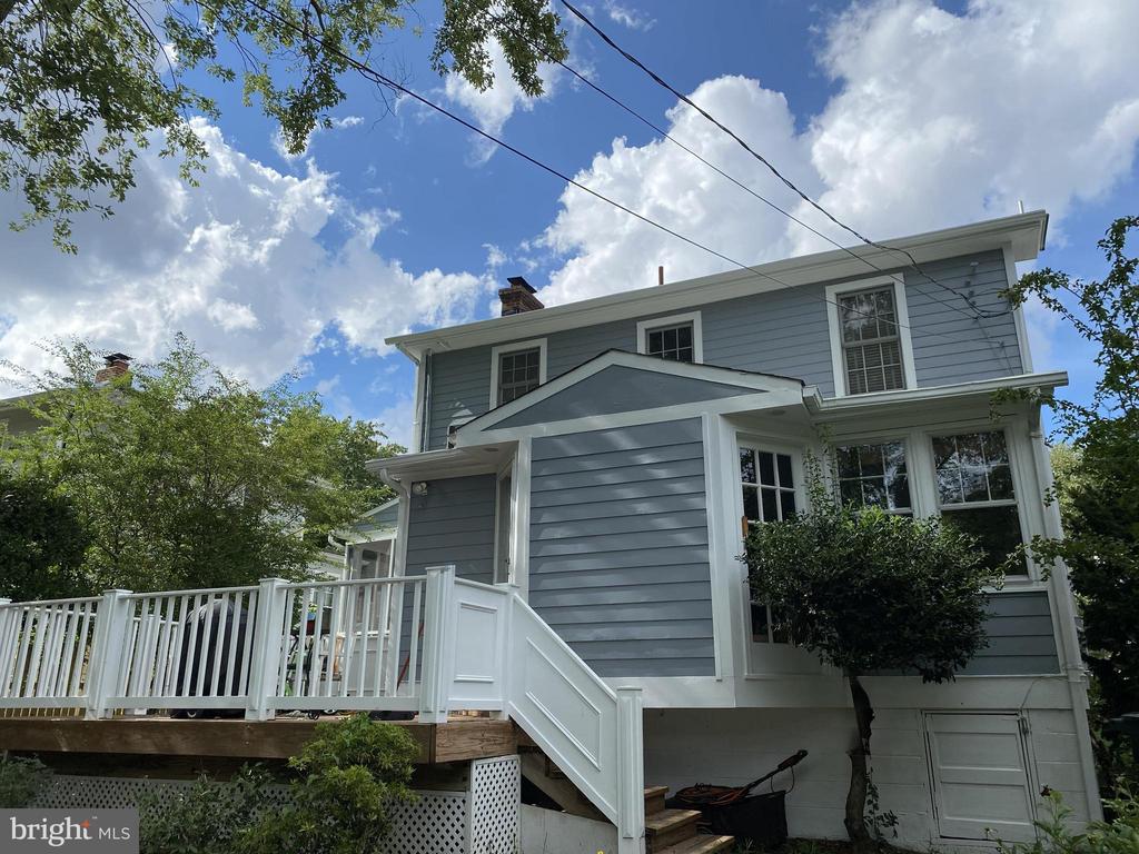10 W MAPLE STREET W