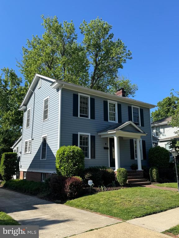 10 W MAPLE STREET W