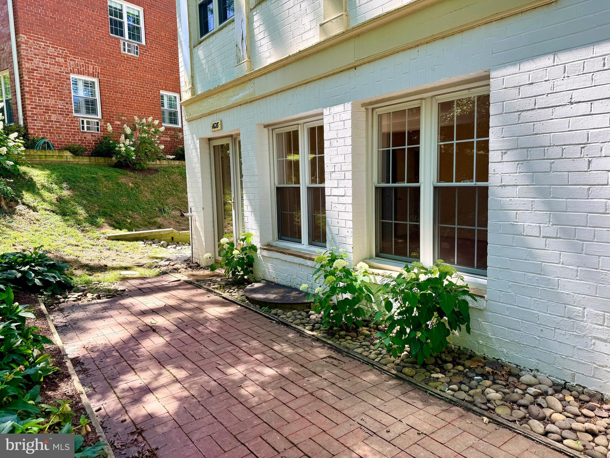 1628 RIPON PLACE