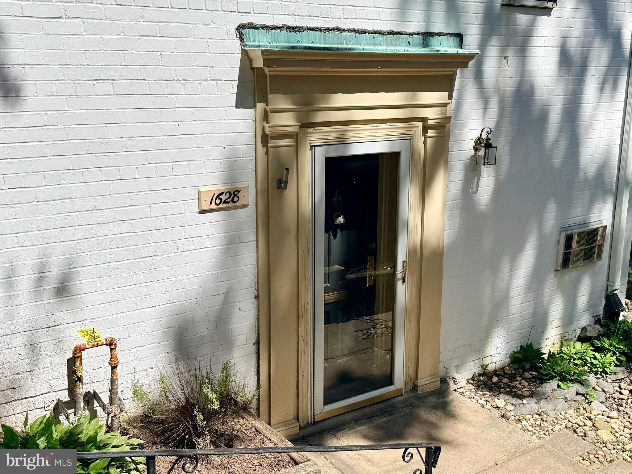 1628 RIPON PLACE