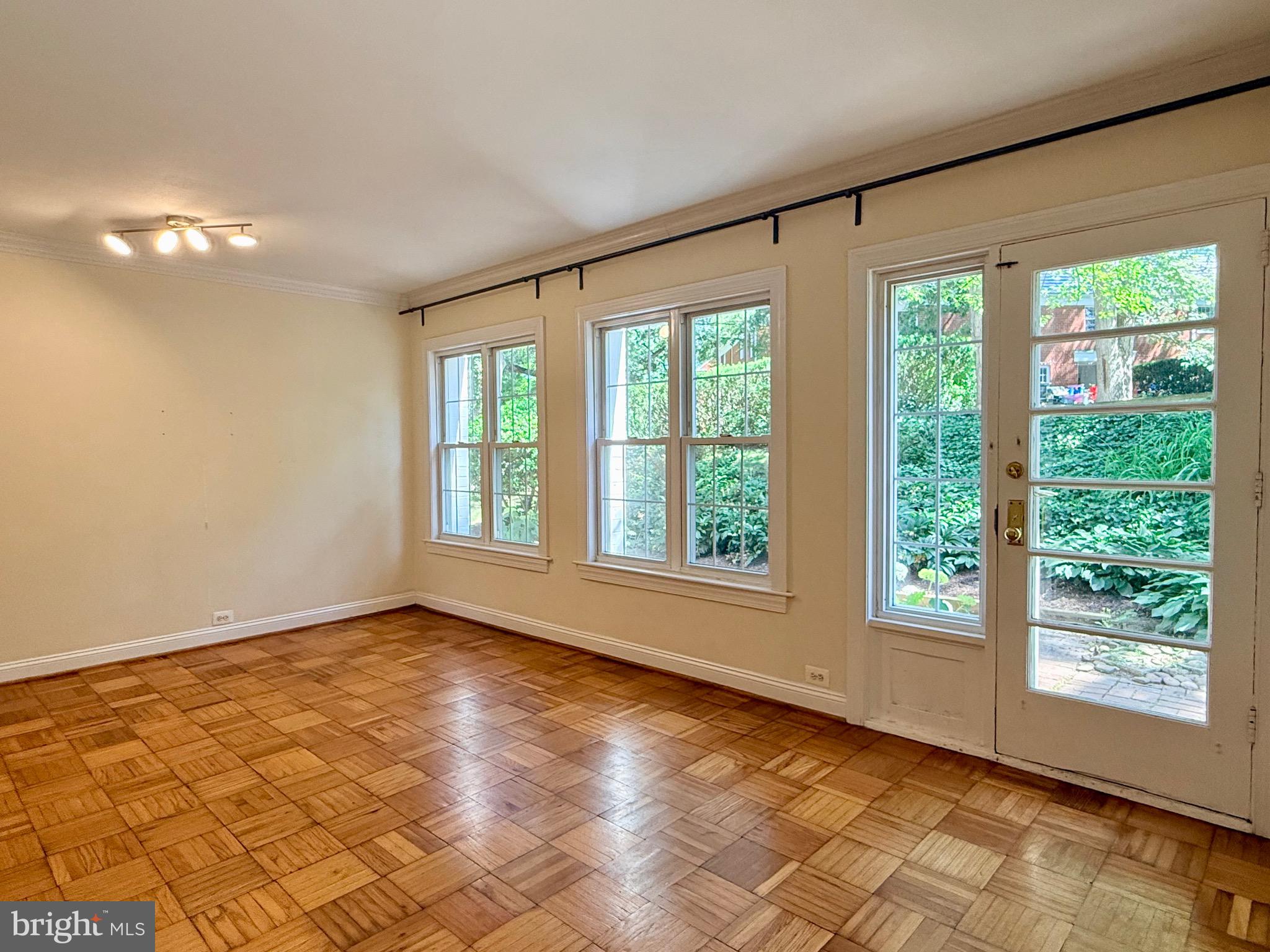 1628 RIPON PLACE
