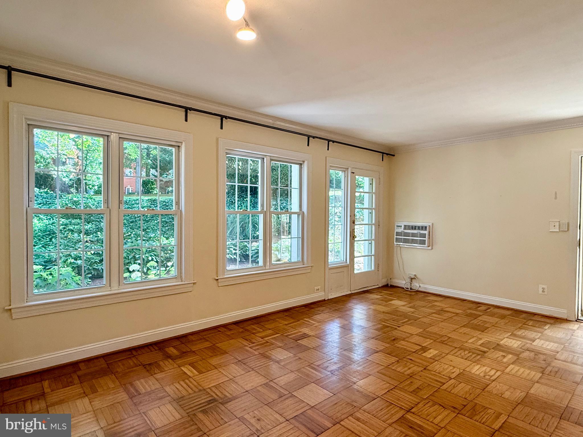 1628 RIPON PLACE
